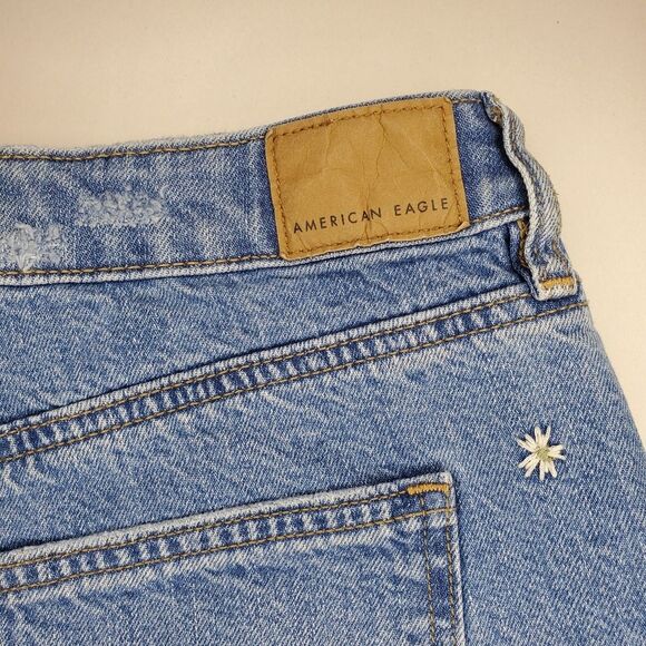 American Eagle High Rise Floral Embroidered Distressed Denim Mom Shorts Size 6 - Picture 7 of 12